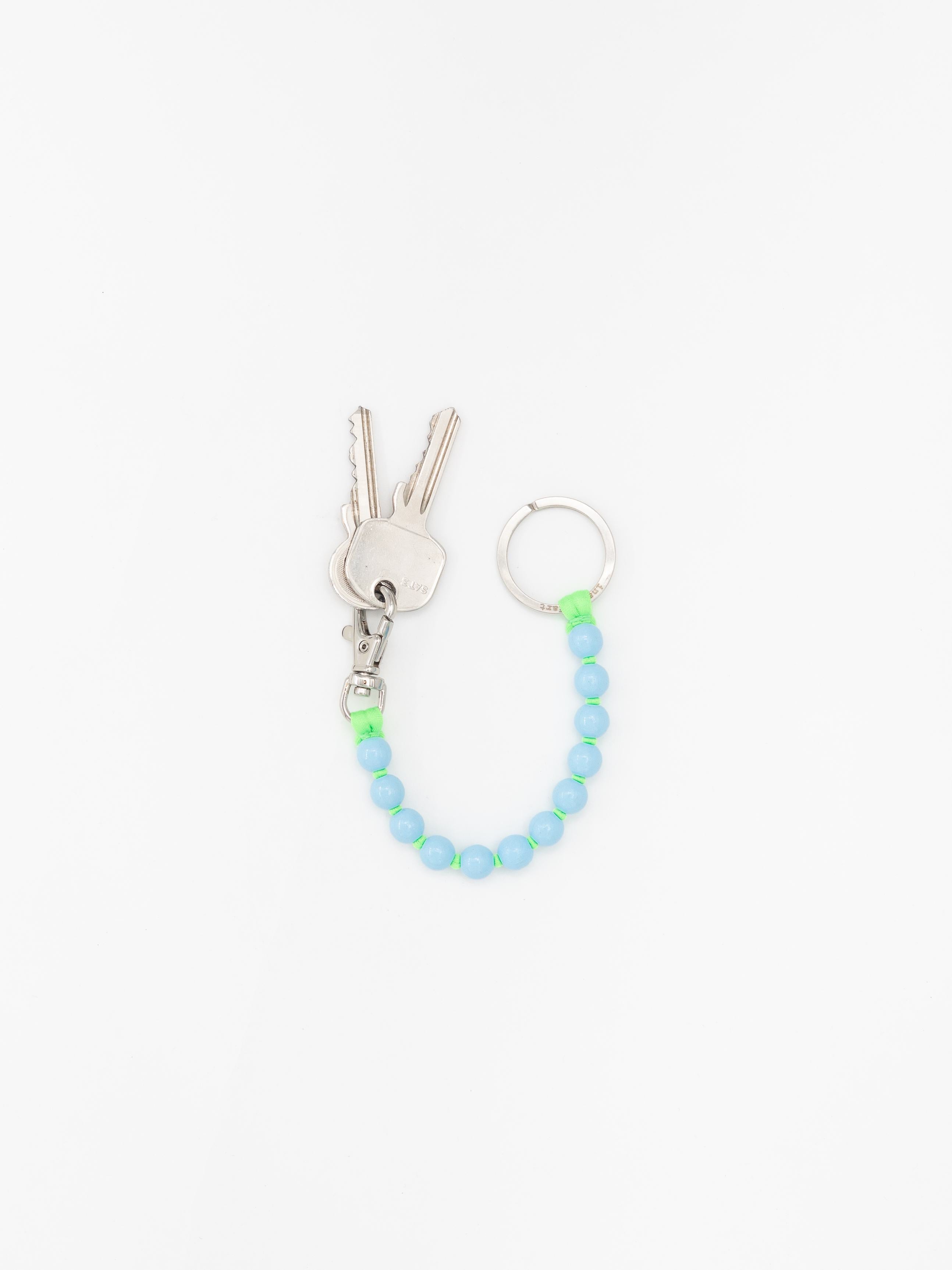 PERLEN SHORT pastelblue - neongreen by ina.seifart